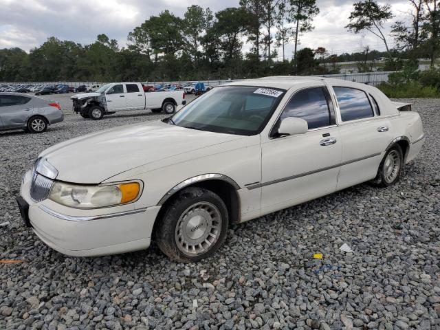  Salvage Lincoln Towncar