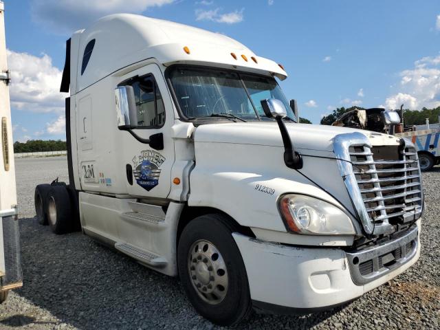  Salvage Freightliner Cascadia 1