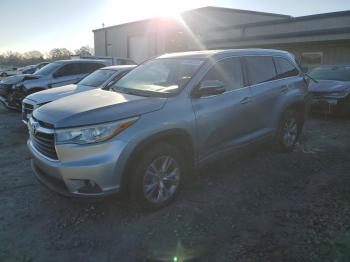  Salvage Toyota Highlander