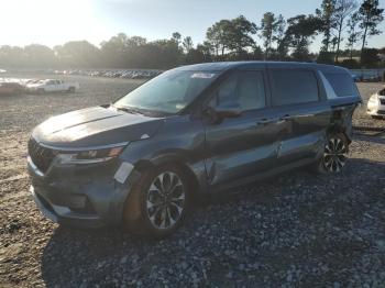  Salvage Kia Carnival