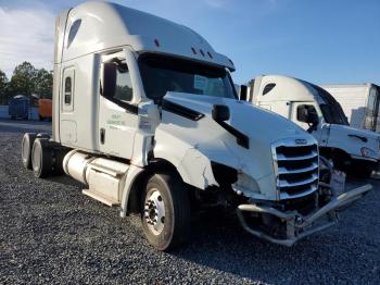  Salvage Freightliner Cascadia 1