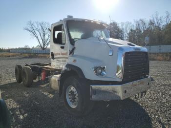  Salvage Freightliner 114sd