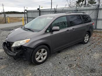  Salvage Toyota Sienna