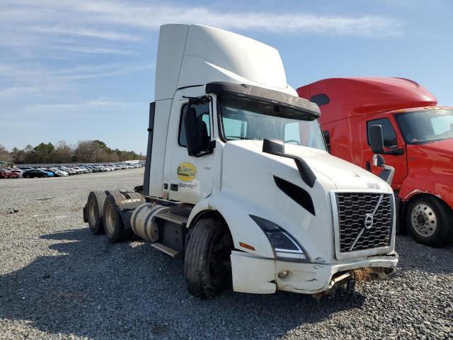  Salvage Volvo Vnr