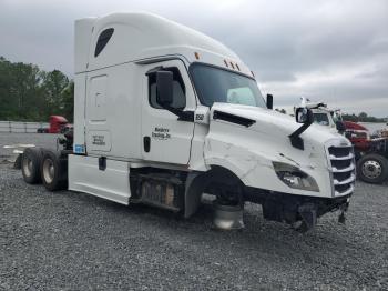  Salvage Freightliner Cascadia 1