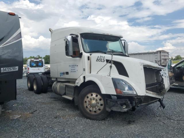  Salvage Volvo Vn
