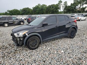  Salvage Nissan Kicks
