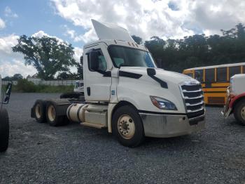  Salvage Freightliner Cascadia 1