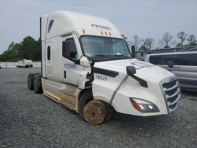  Salvage Freightliner Cascadia 1