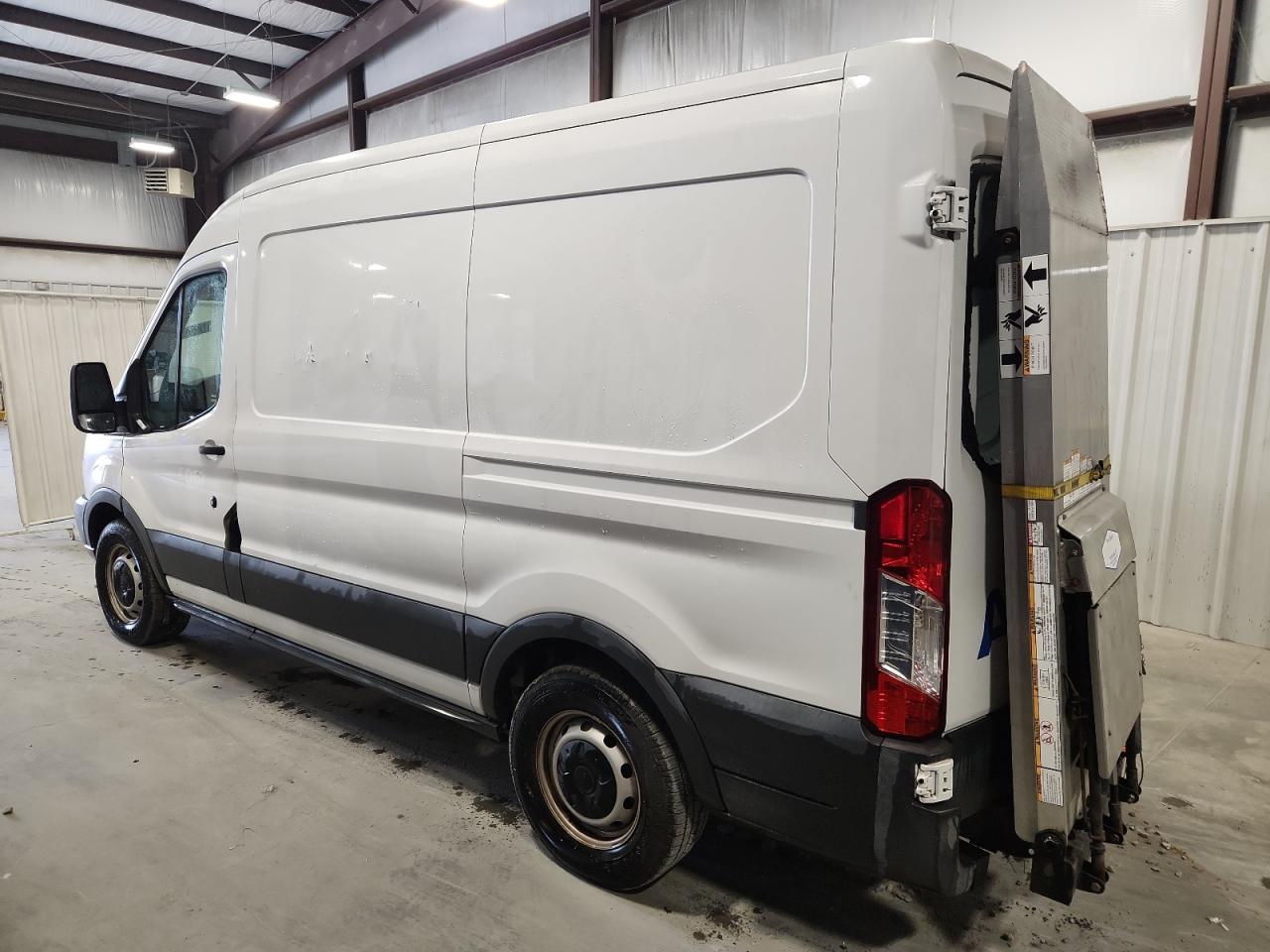 Ford Transit T-150 Image 11