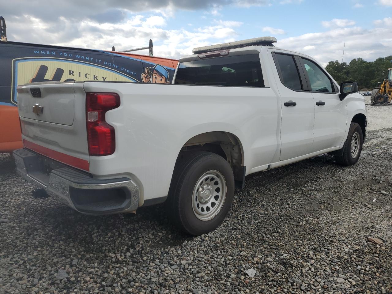 Chevrolet Silverado C1500 Image 2