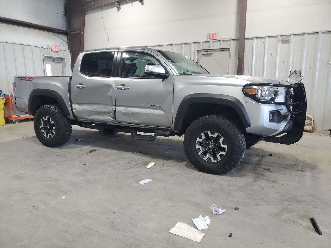 Toyota Tacoma Double Cab Image 4