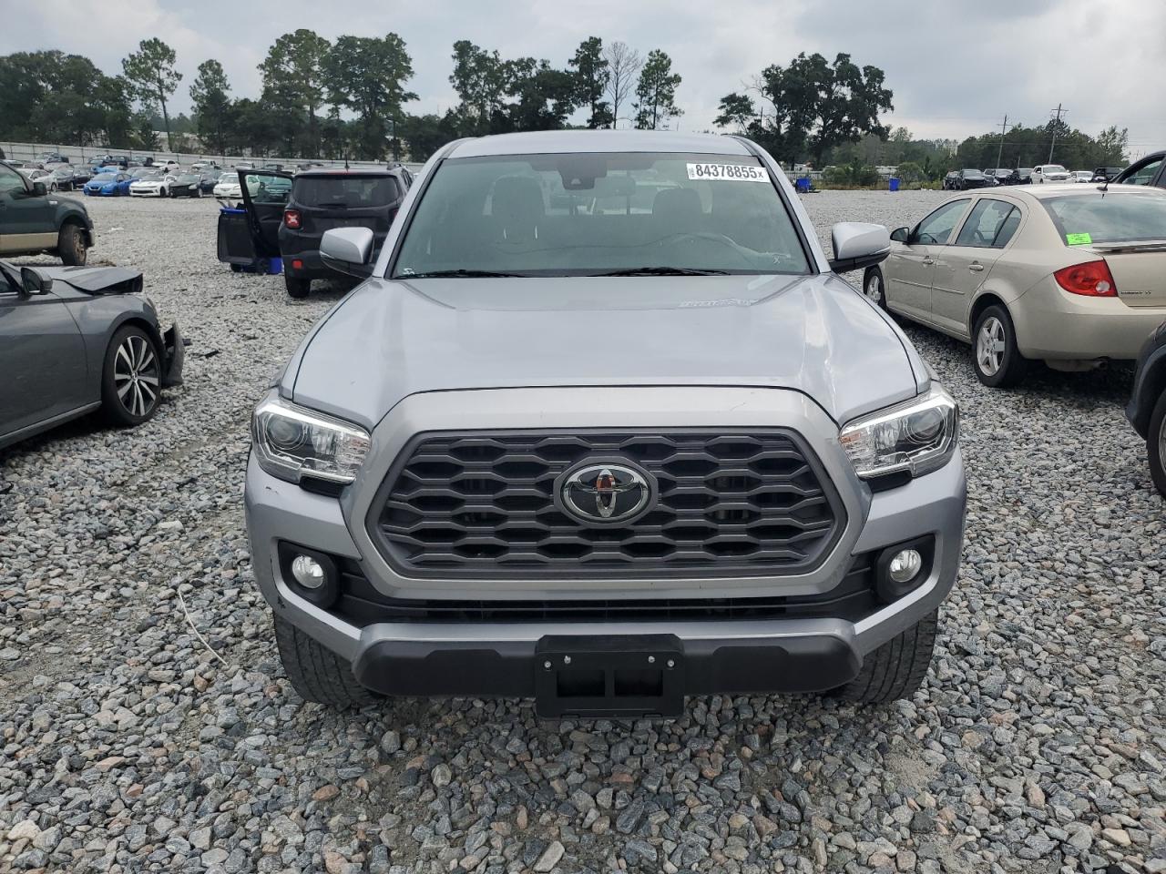 Toyota Tacoma Double Cab Image 3
