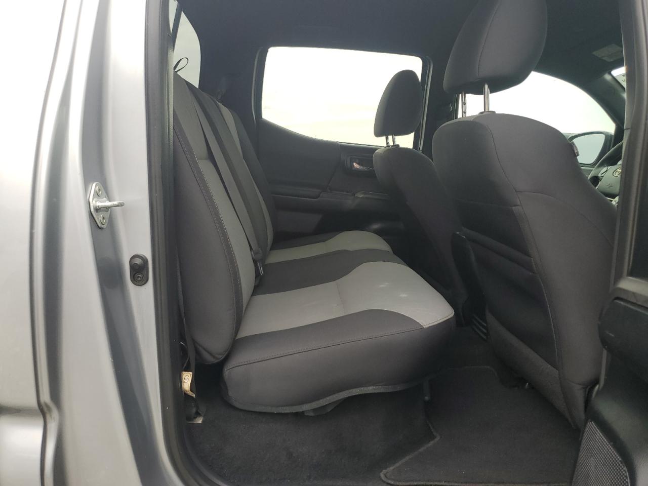 Toyota Tacoma Double Cab Image 7