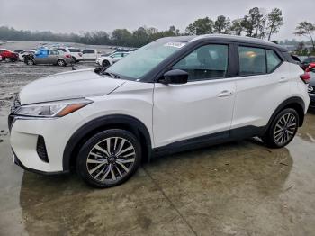  Salvage Nissan Kicks