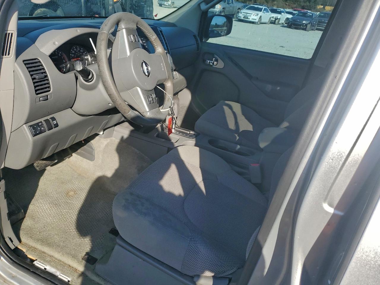 Nissan Frontier S Image 6