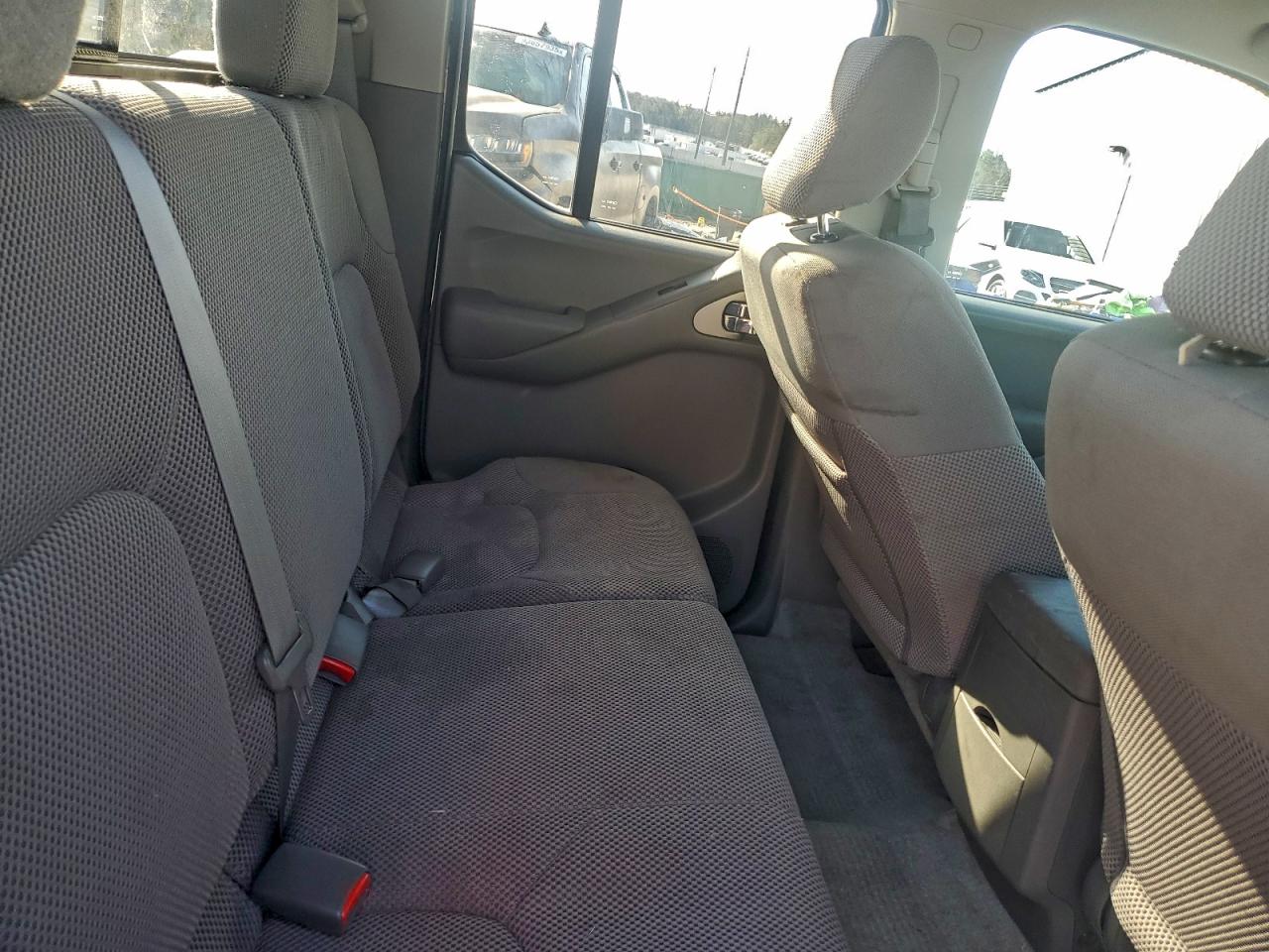 Nissan Frontier S Image 10