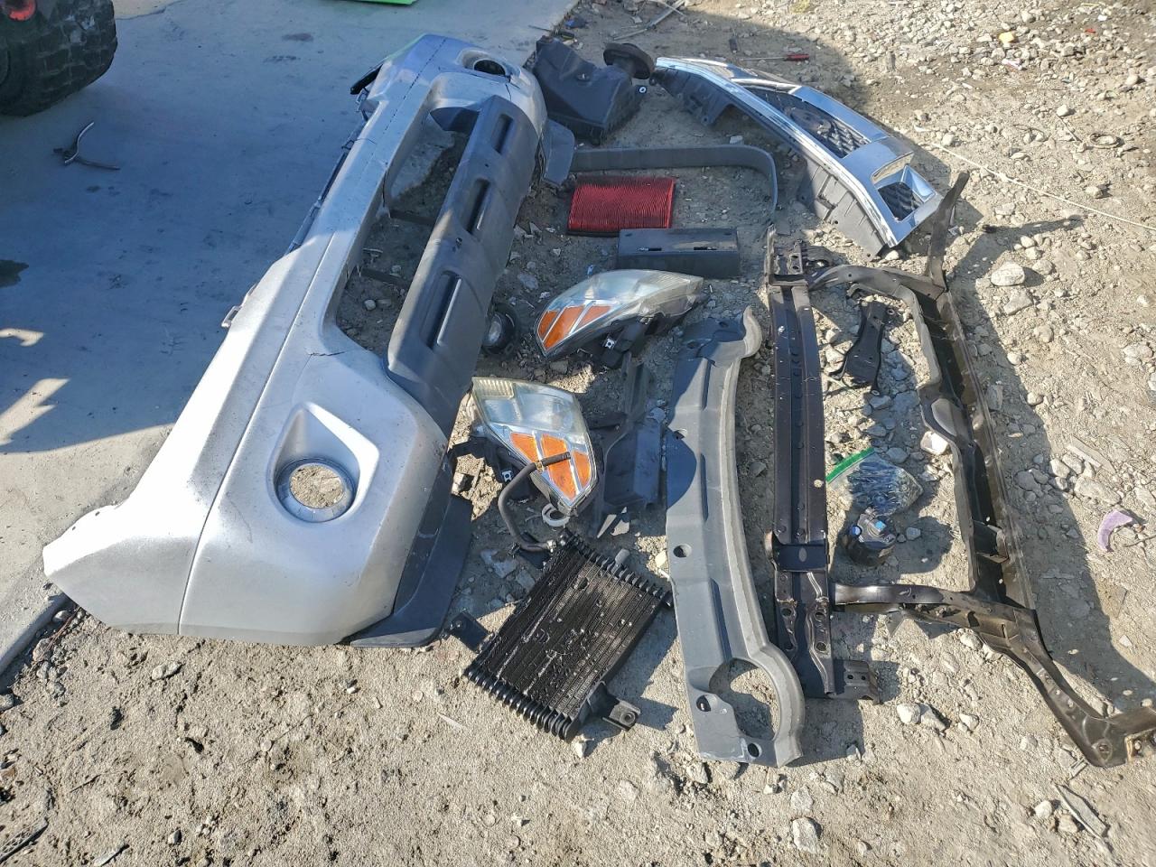 Nissan Frontier S Image 9