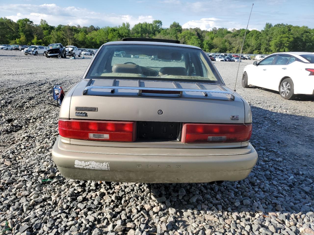 Buick Regal Gran Sport Image 11