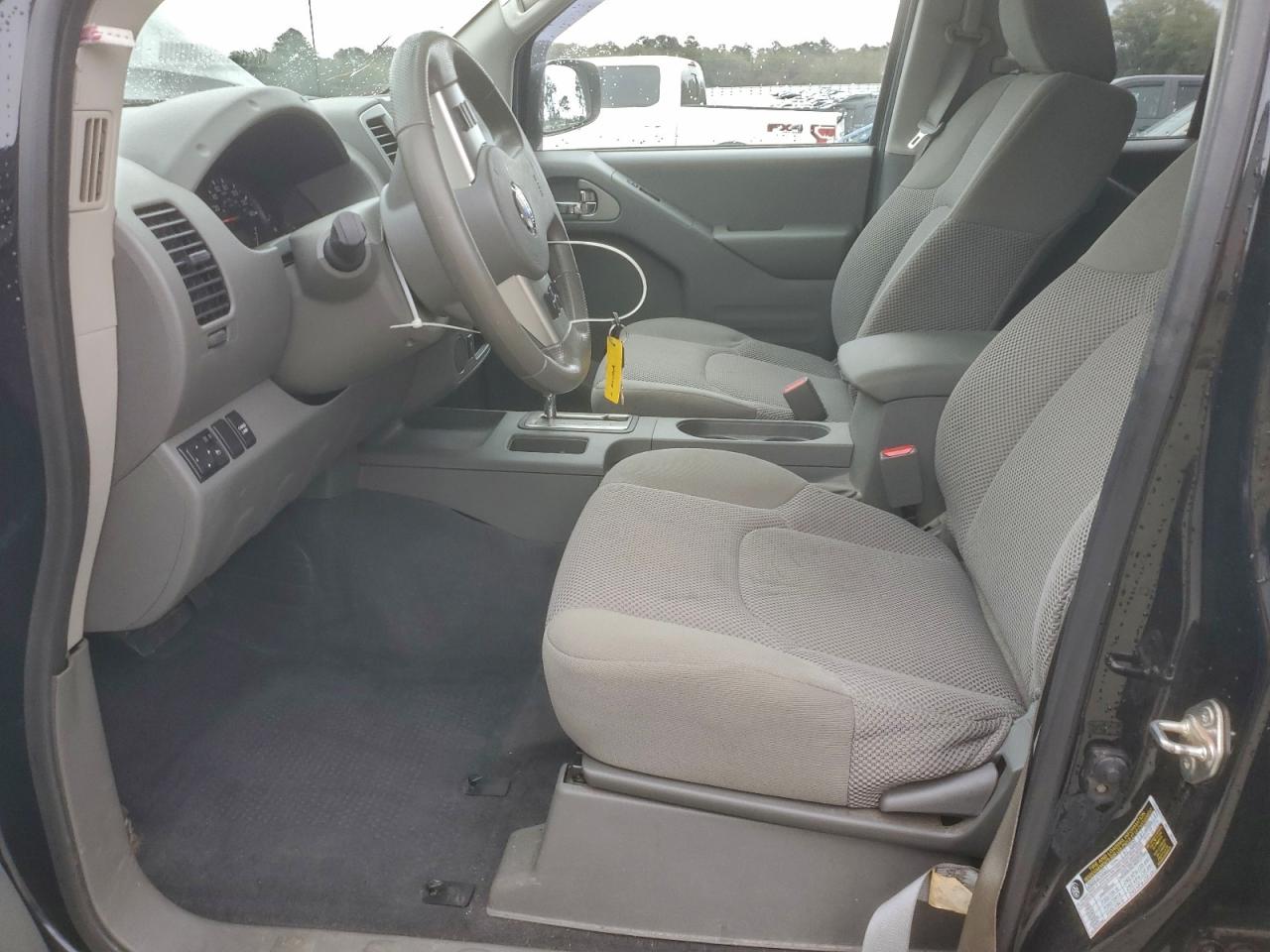 Nissan Frontier S Image 4