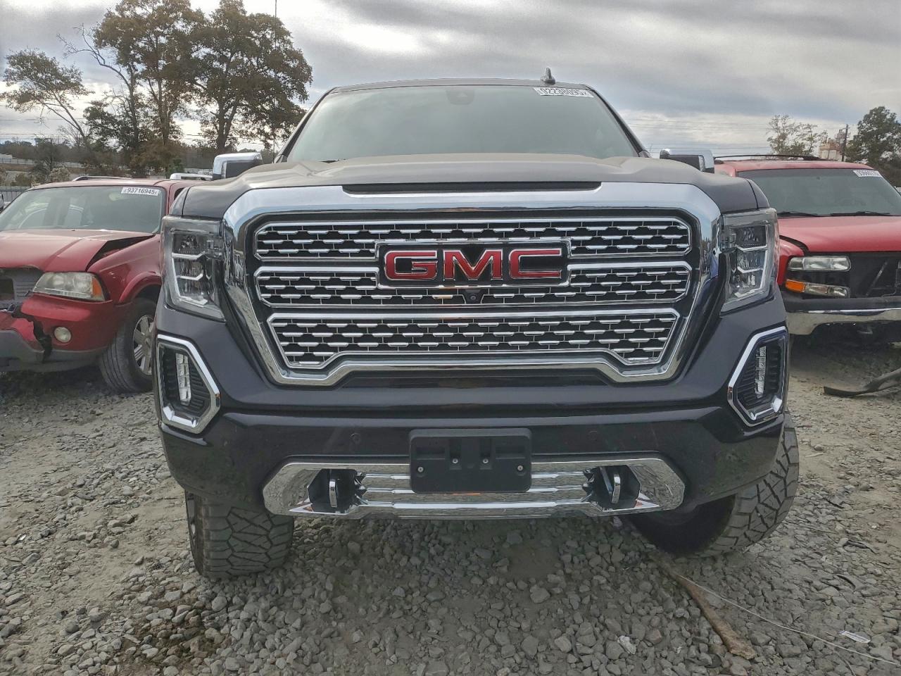 GMC Sierra K1500 Denali Image 9