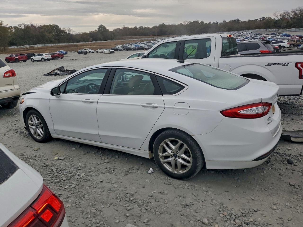 Ford Fusion Se Image 6