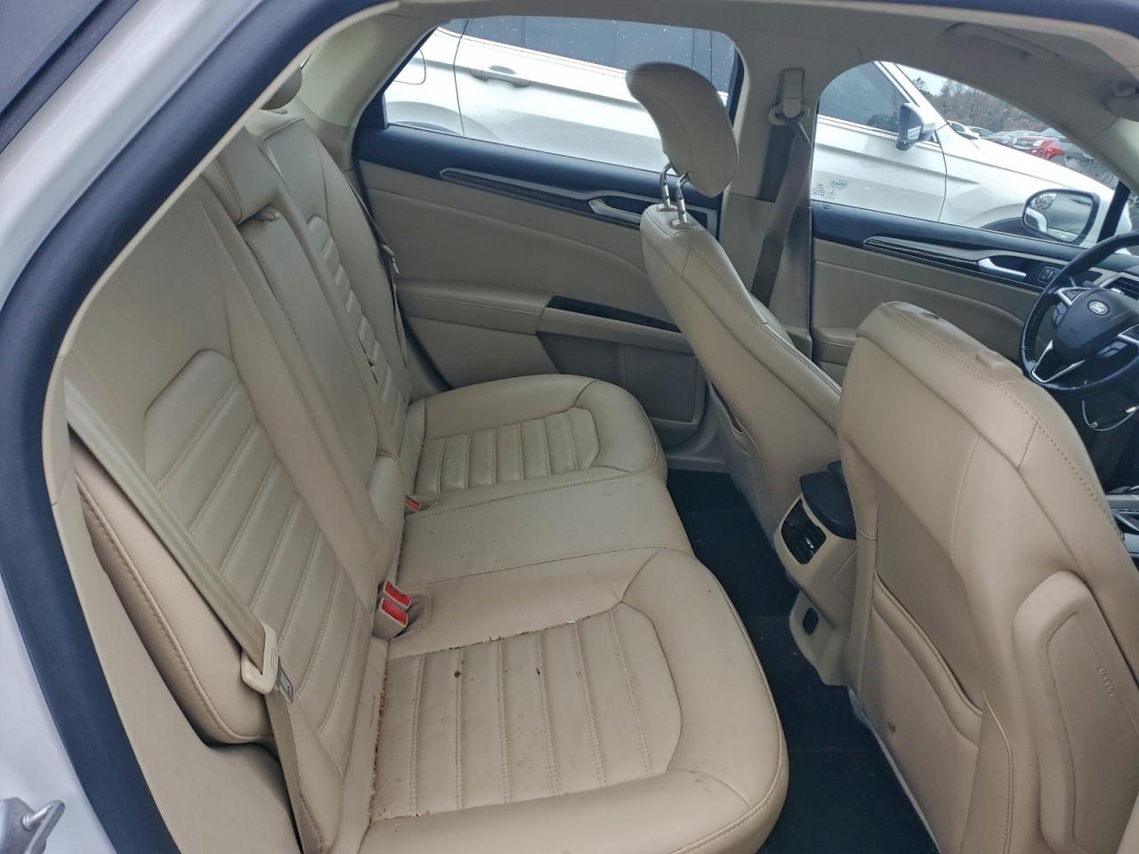 Ford Fusion Se Image 11