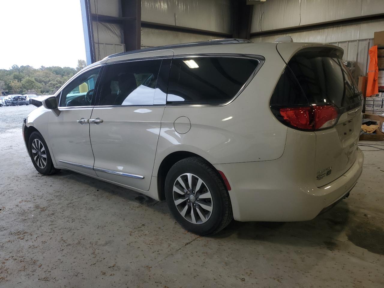 Chrysler Pacifica Touring L Plus Image 3