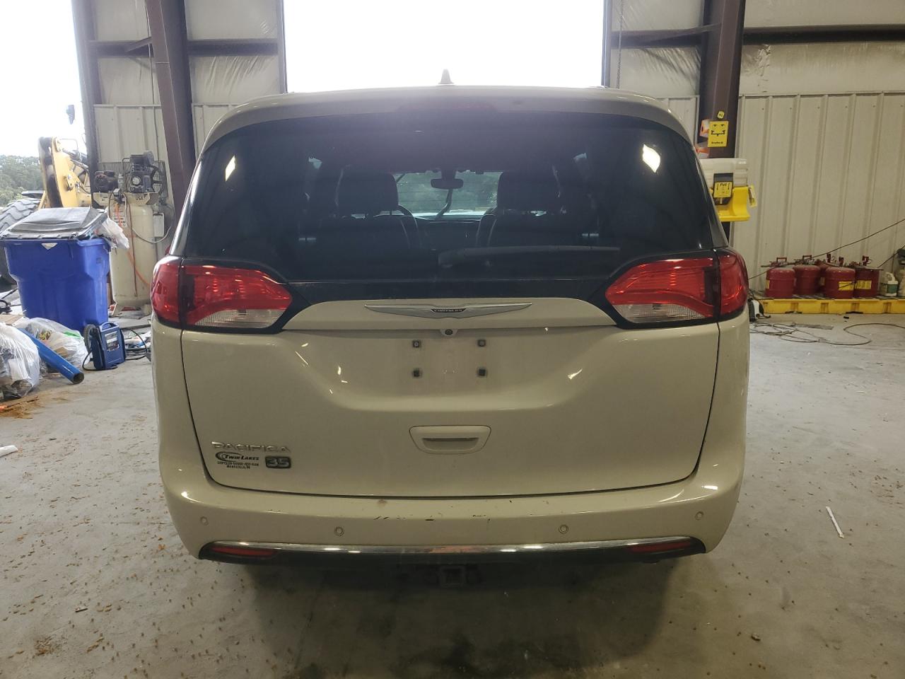 Chrysler Pacifica Touring L Plus Image 6