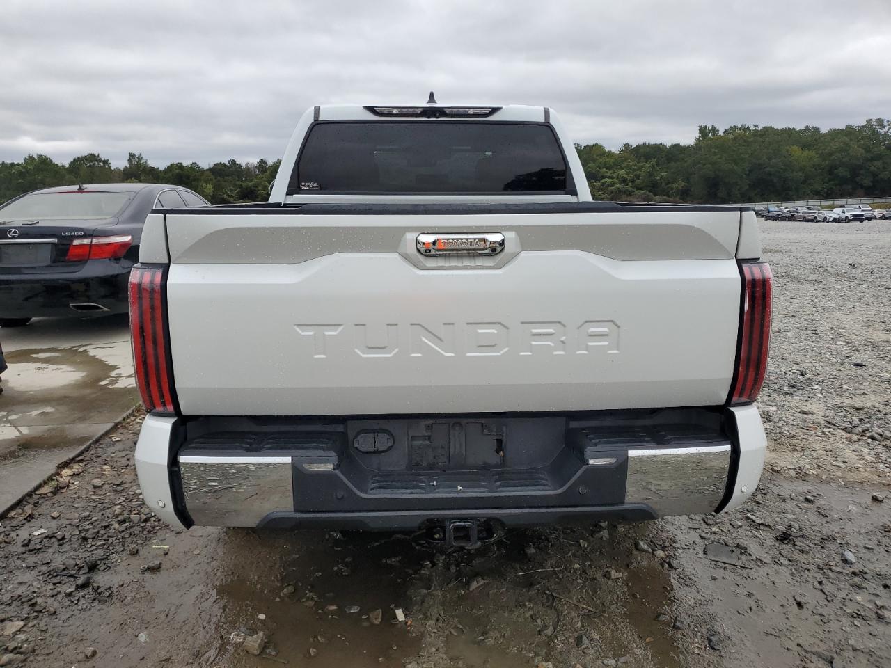 Toyota Tundra Crewmax Platinum Image 3