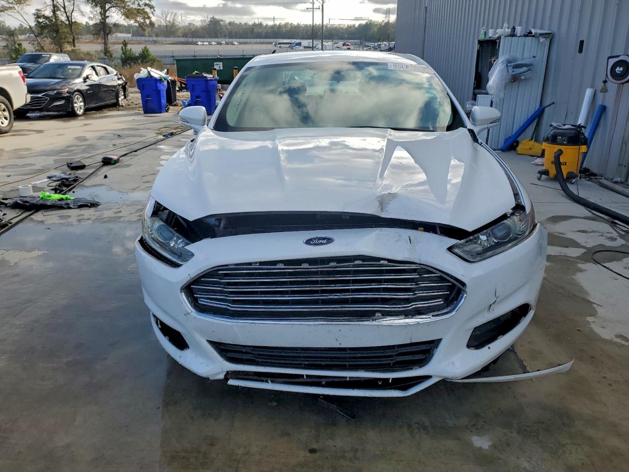 Ford Fusion Se Image 8