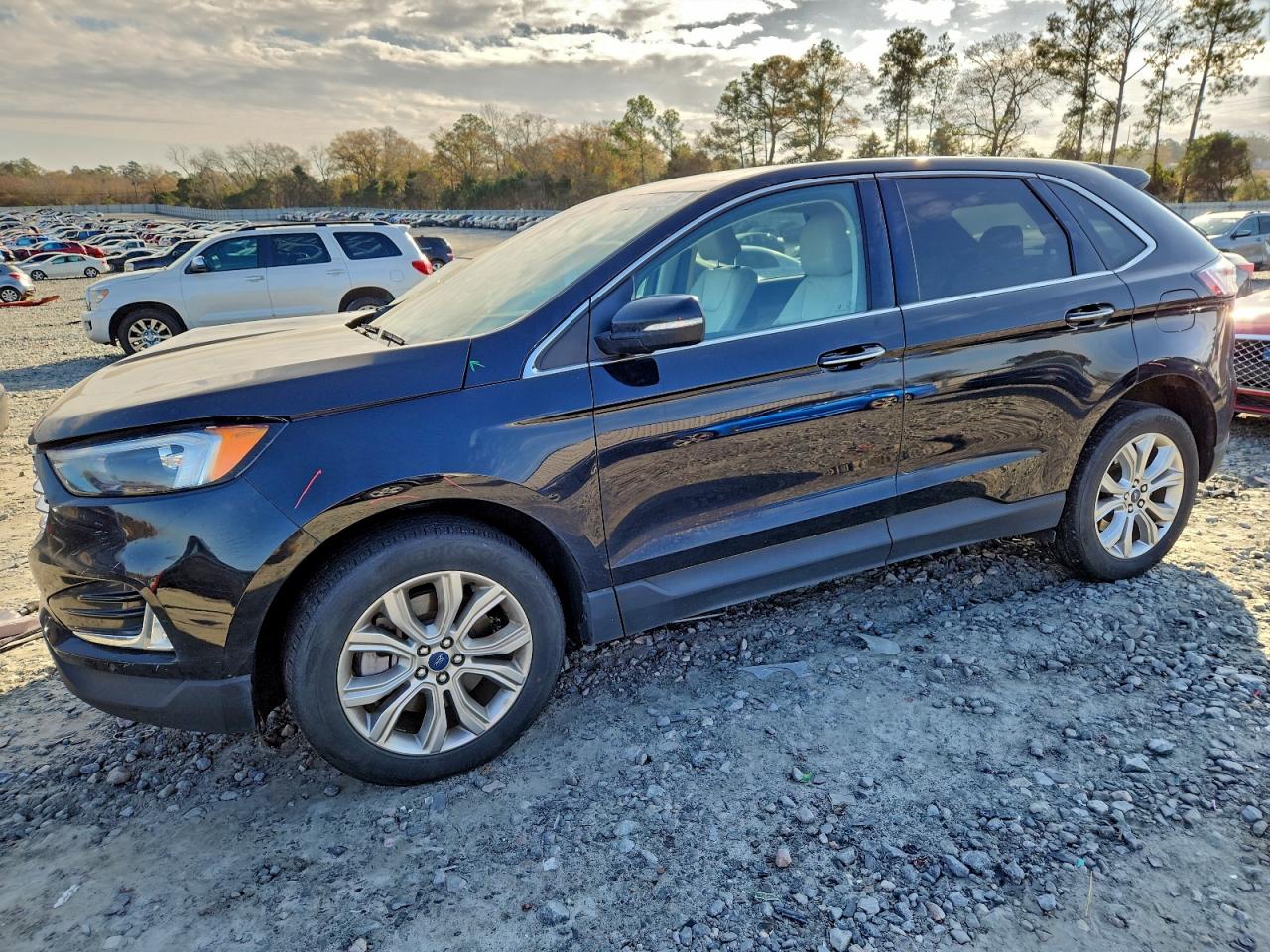 Ford Edge Titanium Image 1