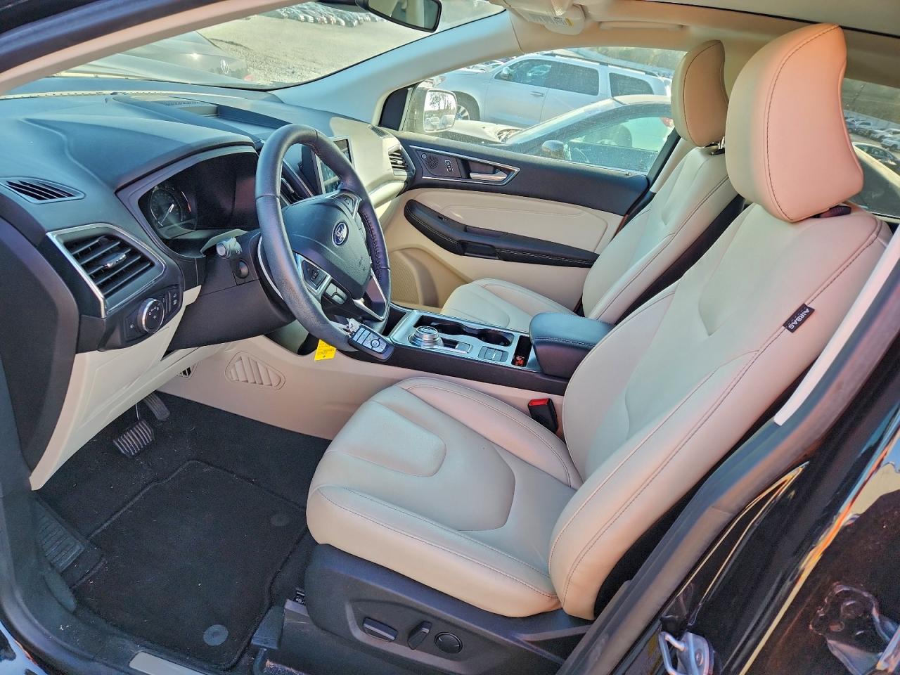 Ford Edge Titanium Image 9