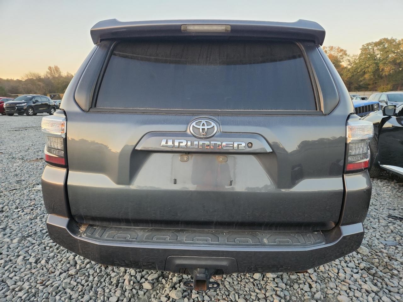 Toyota 4Runner Sr5 Image 3