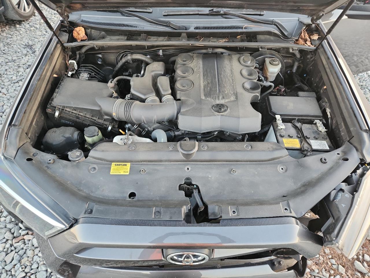 Toyota 4Runner Sr5 Image 9