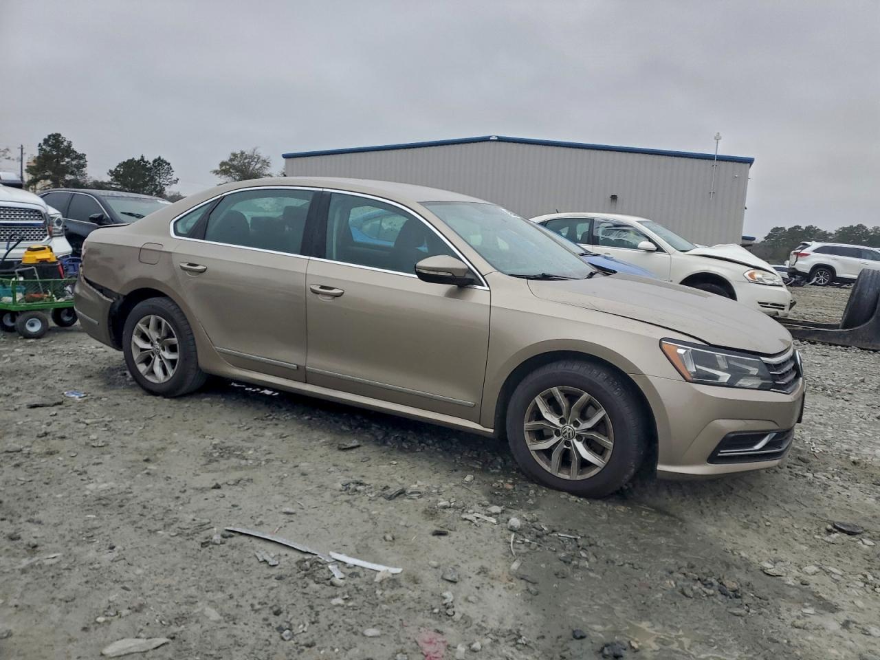 Volkswagen Passat S Image 11