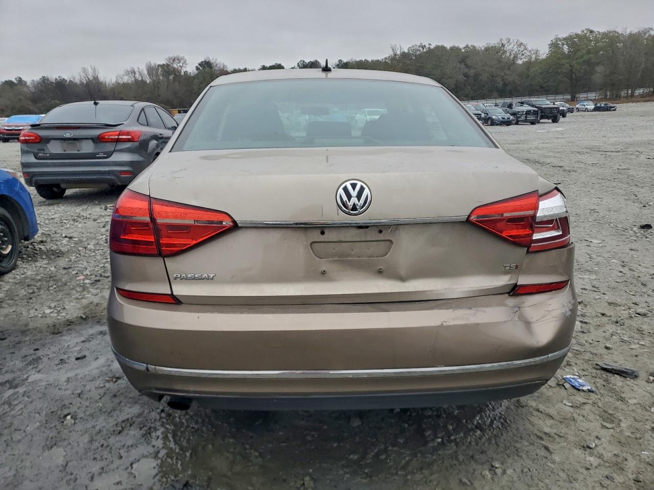 Volkswagen Passat S Image 9