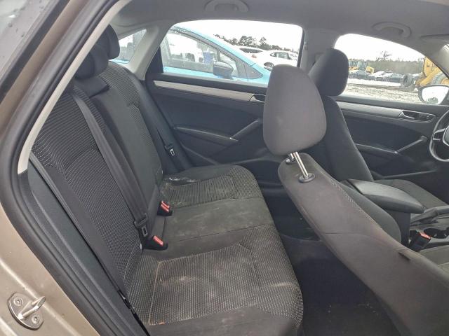 Volkswagen Passat S Image 7