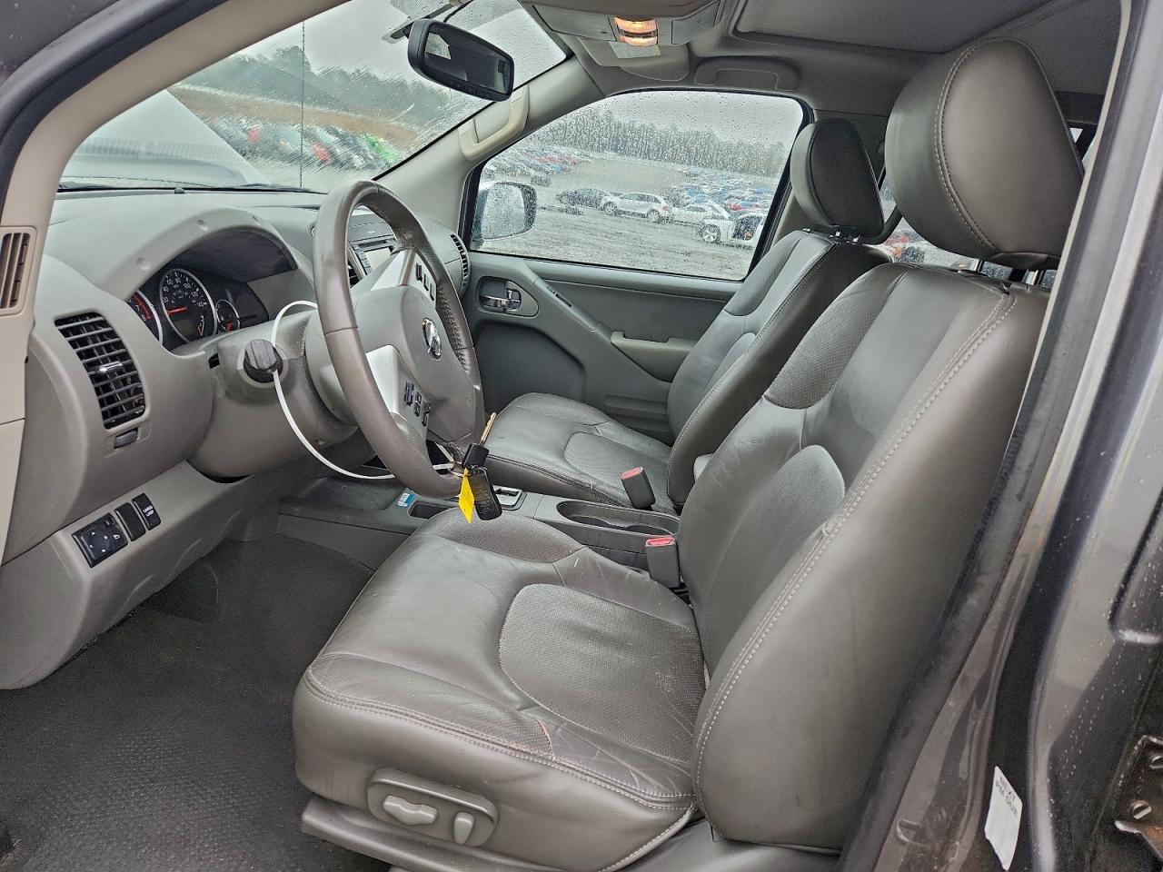 Nissan Frontier S Image 8