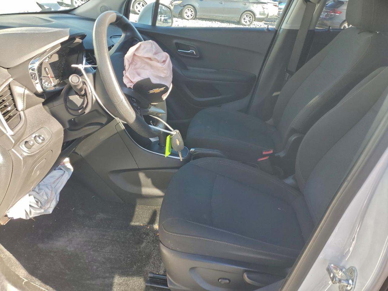 Chevrolet Trax Ls Image 4