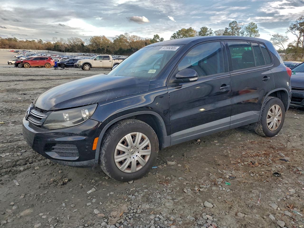 Volkswagen Tiguan S Image 1