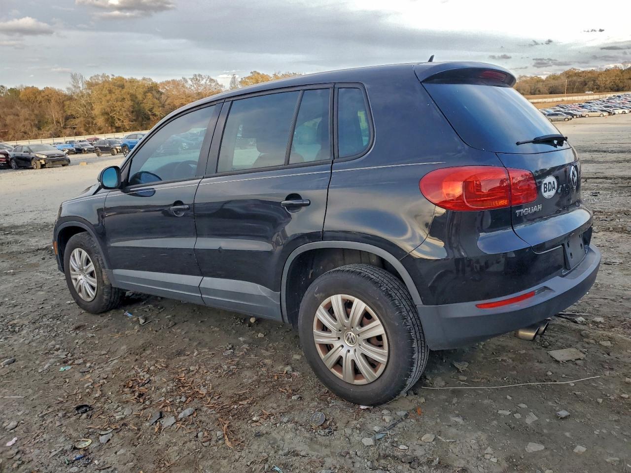 Volkswagen Tiguan S Image 3