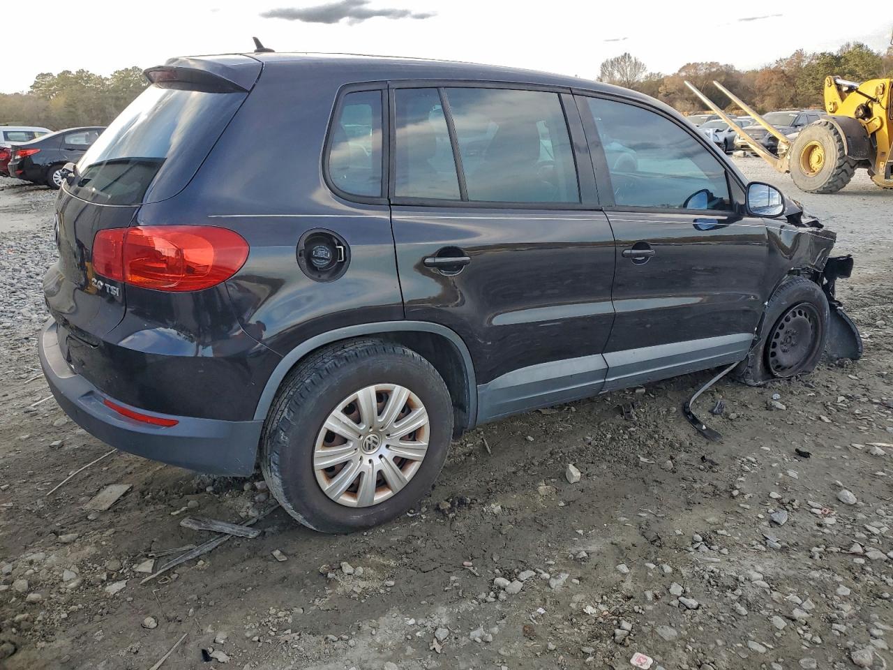 Volkswagen Tiguan S Image 2