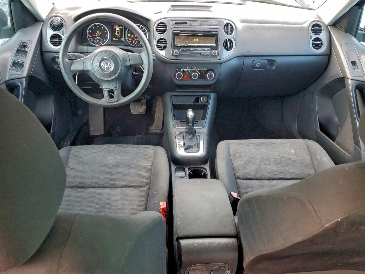 Volkswagen Tiguan S Image 11