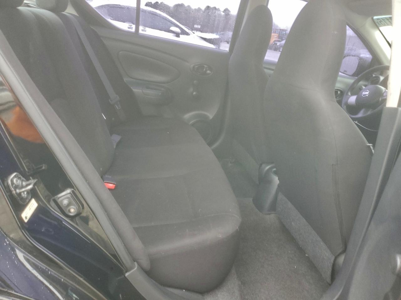 Nissan Versa S Image 5