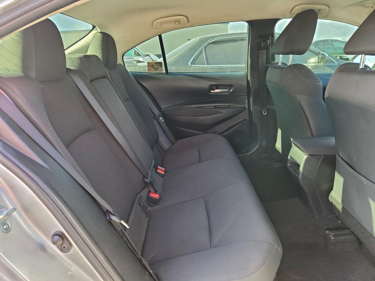 Toyota Corolla Le Image 9