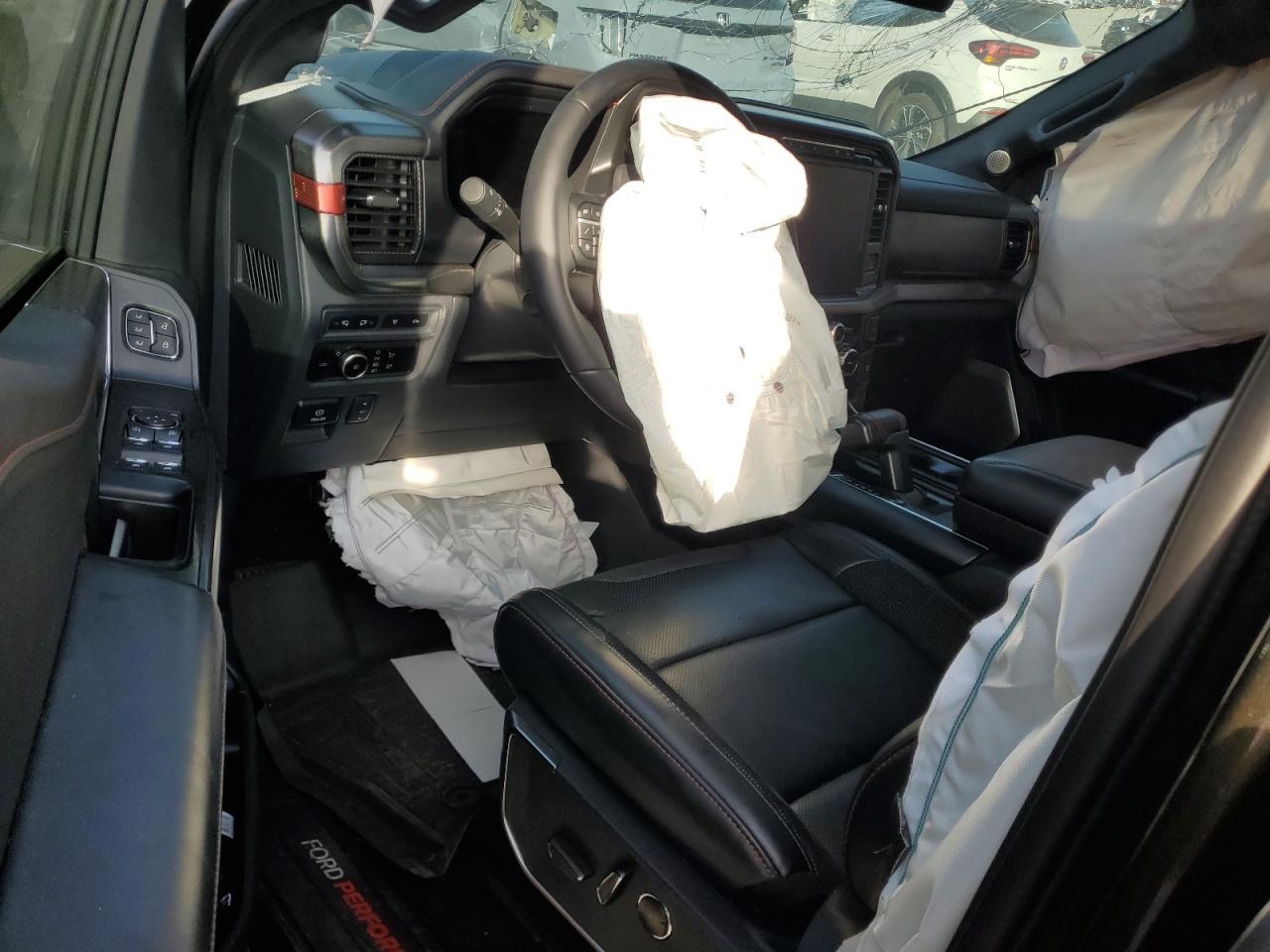 Ford F-150 Raptor Image 3