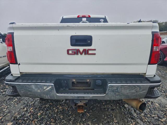 GMC Sierra K2500 Heavy Duty Image 10
