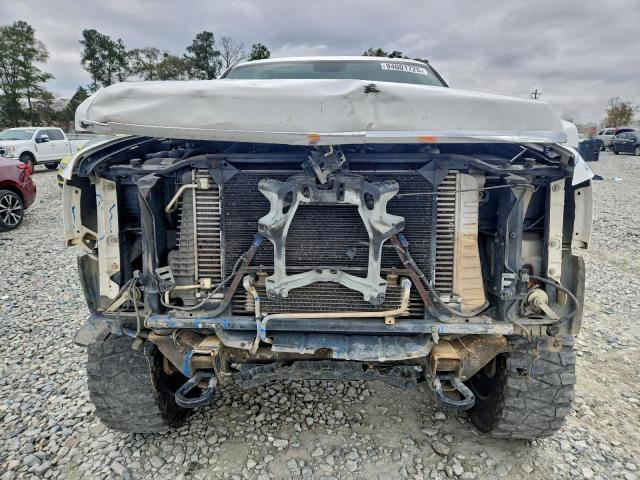 Chevrolet Silverado K2500 Heavy Duty Image 12