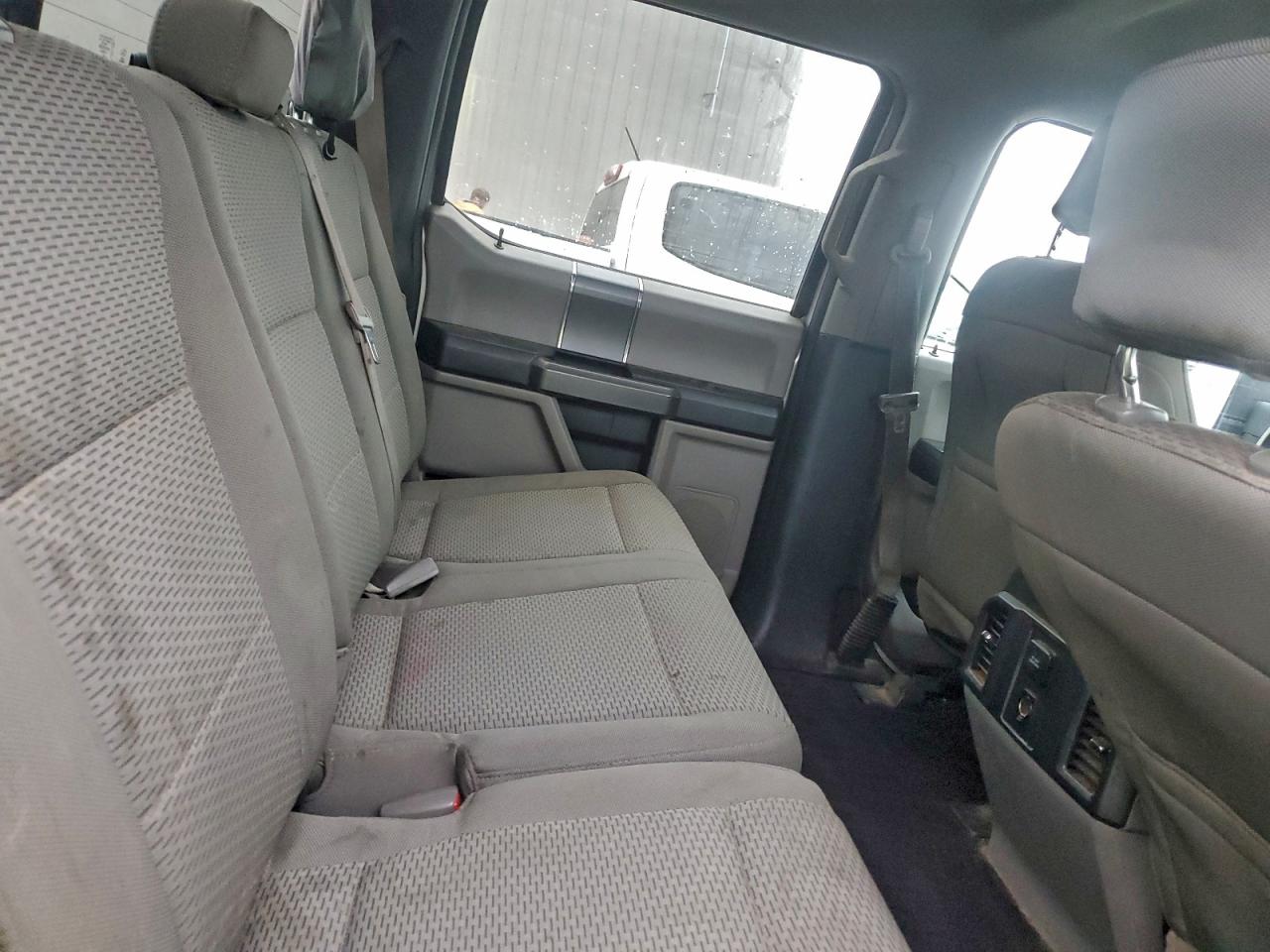 Ford F-150 Supercrew Image 11